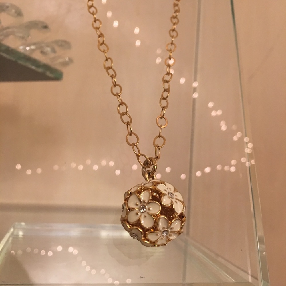 Floral necklace